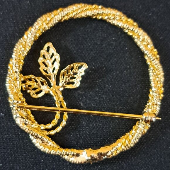 Vintage Gold-Tone Leaf Circle Brooch Pin - Picture 2 of 4
